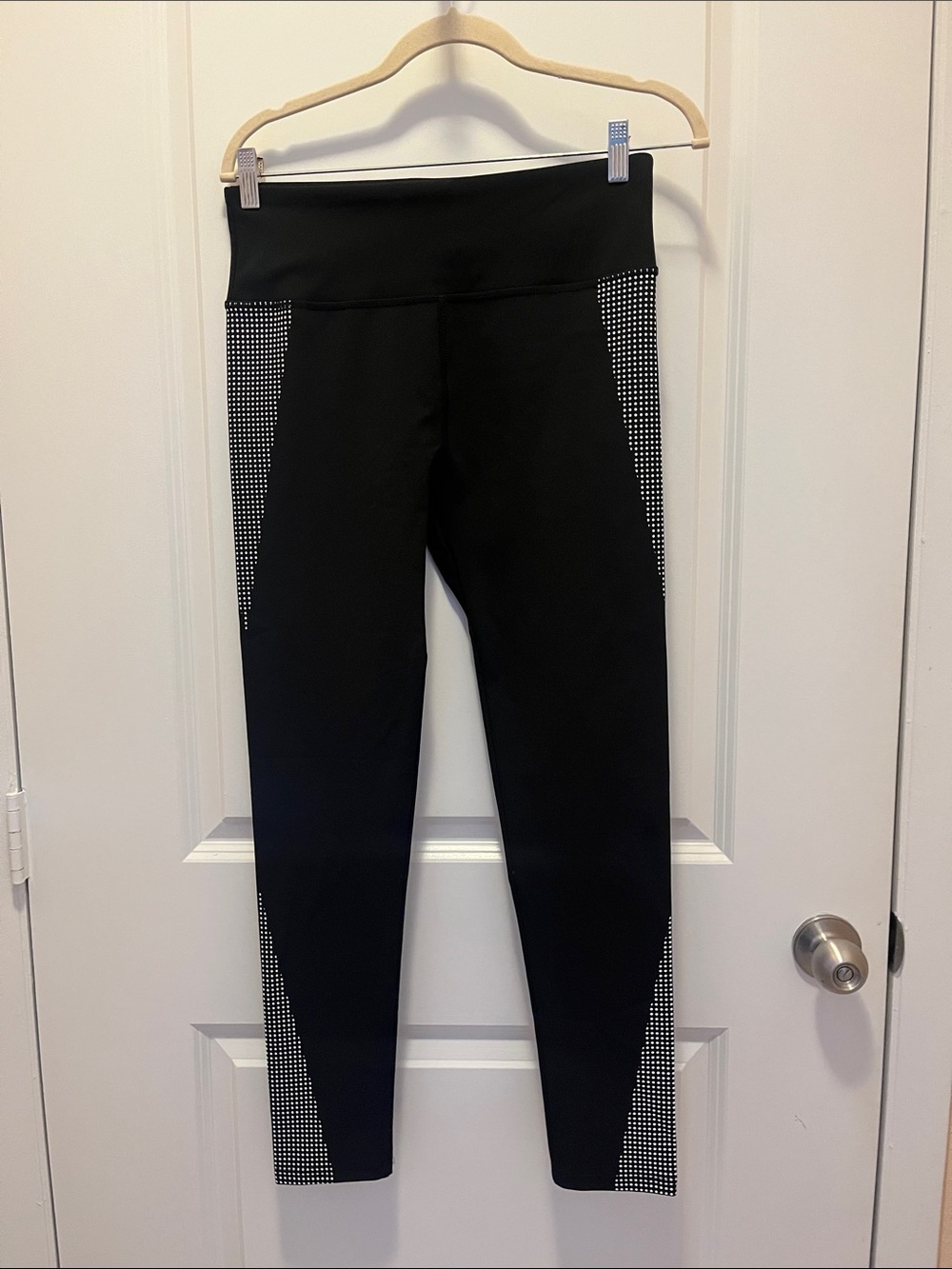 (NWT) Women’s Black High-Waist Leggings with Contrast Dot Panels